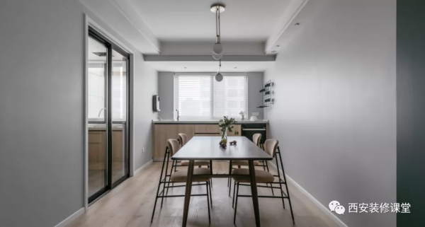 餐廳靠窗戶,當然不能浪費 餐廳靠窗戶,當然不能浪費