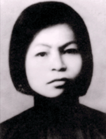 她是紅色娘子軍的主角，不幸被捕5年後回家種地，堅決不嫁日本人