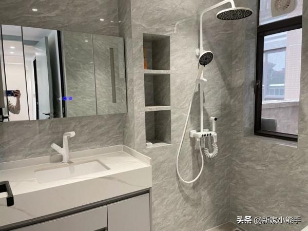 辛苦三個月完工，做開放式廚房非常滿意，無主燈的設計很贊