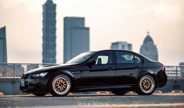 自吸V8絕唱，情懷四門寶馬M3（E90）