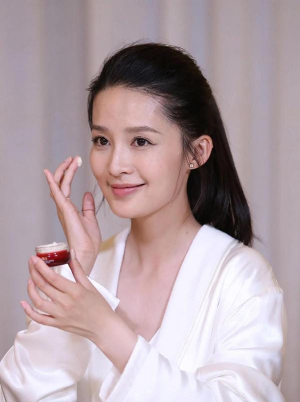 ";雞腿姑娘";李沁,素顏化妝照 ";雞腿姑娘";李沁,素顏化妝照