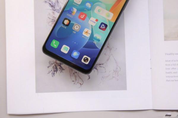 新款VIVO Y76S纖薄時尚手機，1799元的綜合配置簡評