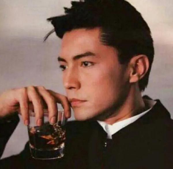 可憐的尊龍：令林青霞王祖賢著迷的男人，卻被摯愛拒絕孤獨一生