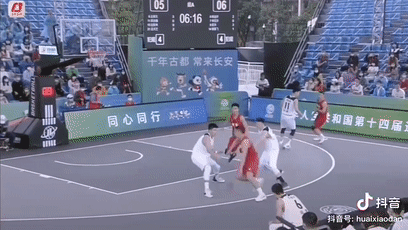 生吃王哲林！一個人扛起球隊！不愧是野球界第一分衛，太硬了...