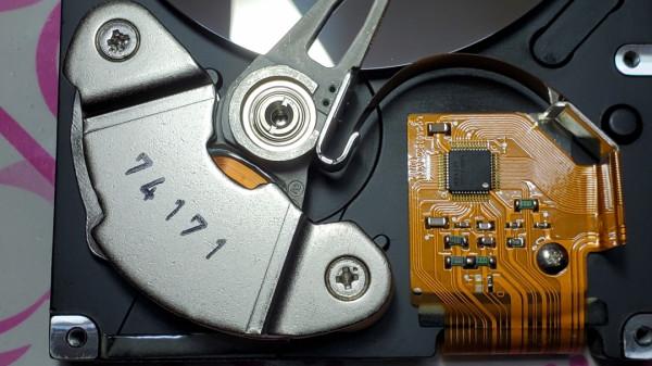 稀奇！20多年前的硬碟拆解