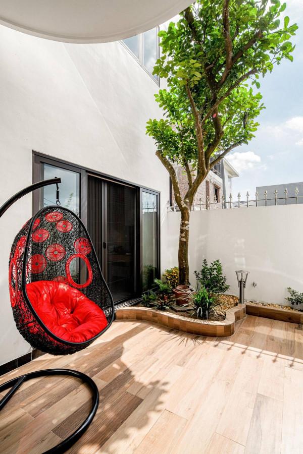 發現一棟302㎡別墅，那叫一個享受，入戶就有造景庭院，是真氣派