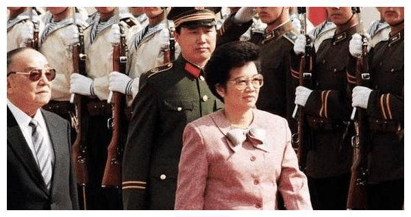 全世界首位華人女總統:稱自己是中國人,上臺後將美軍趕出國 全世界首位華人女總統:稱自己是中國人,上臺後將美軍趕出國