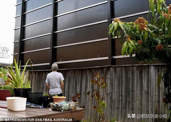 不想整天看到鄰居那張臉，男子造了堵近6米的圍牆，還叫它長城...