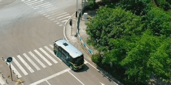 無錫鬧市無人車，大爺大媽搶著坐