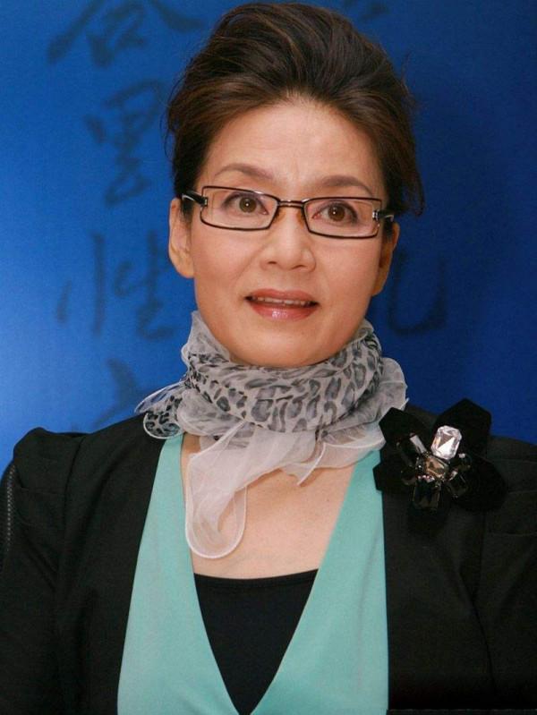 影后潘虹:離婚35年不戀愛,公然喊話思念前夫,她到底在追求什麼 影后潘虹:離婚35年不戀愛,公然喊話思念前夫,她到底在追求什麼