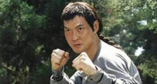 周比利:一腳踢飛吳京,將楊麗菁踹進醫院,為何唯獨不敢傷洪金寶 周比利:一腳踢飛吳京,將楊麗菁踹進醫院,為何唯獨不敢傷洪金寶