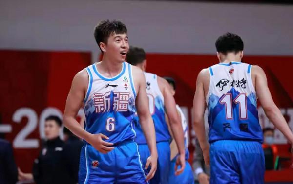 內線陶漢林獨挑三塔，外線小高領銜，山東戰新疆勝算幾何