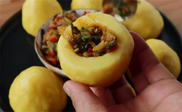 玉米麵最好吃的做法,開水一燙,鍋裡一蒸,香甜鬆軟有嚼勁,真香 玉米麵最好吃的做法,開水一燙,鍋裡一蒸,香甜鬆軟有嚼勁,真香