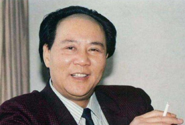 古月因與毛主席太像，被葉劍英紅筆圈定，李訥見到他止不住流淚