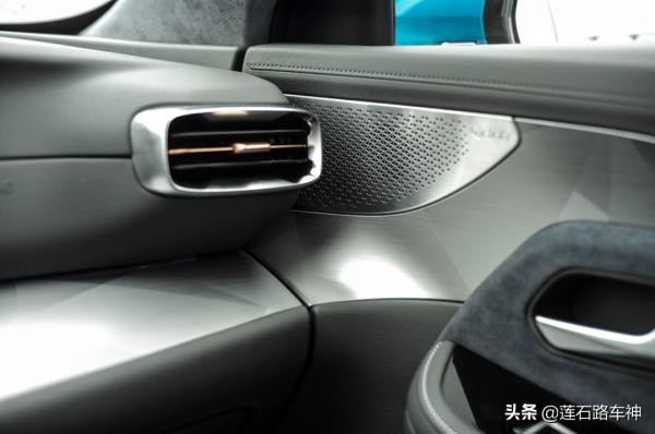 最大扭矩720牛·米 4.2秒破百 賽道試駕極狐阿爾法S 最大扭矩720牛·米 4.2秒破百 賽道試駕極狐阿爾法S