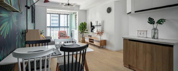 她家客廳好好看，像是住進了熱帶雨林，想買同款桌布