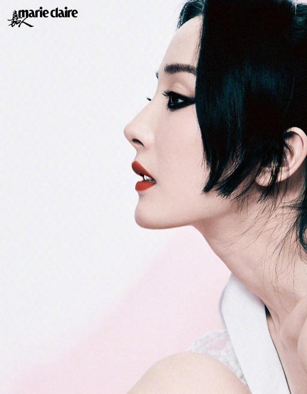 楊冪短短半月霸屏時尚圈!開年大爆紅,穿黑色霸氣十足拿下3刊7封 楊冪短短半月霸屏時尚圈!開年大爆紅,穿黑色霸氣十足拿下3刊7封