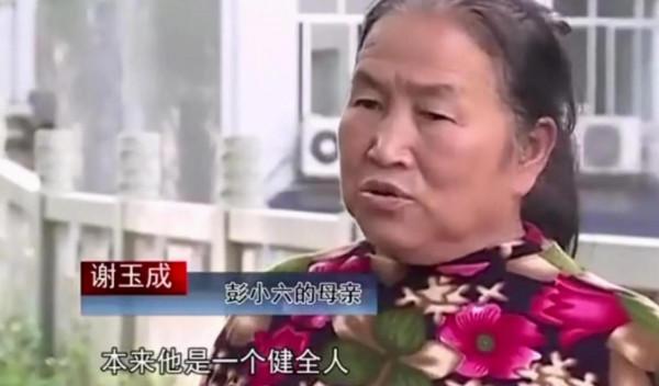 他因一次打架精神失常，離家時四肢健全，回家時雙腳已被卸下