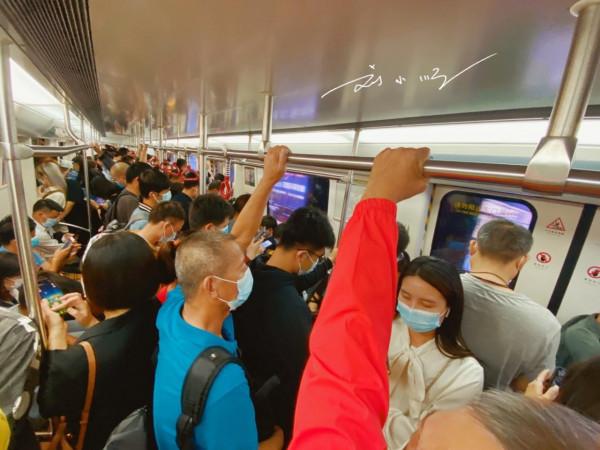 中國首條跨越地級行政區的地鐵，開通已超過十年，人氣依然非常旺