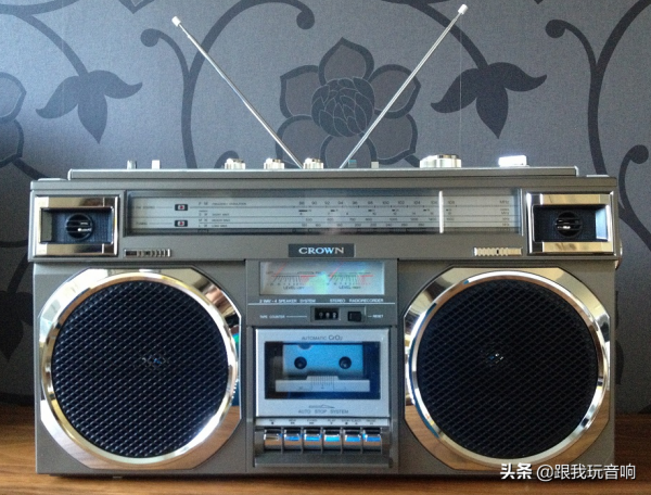 日本皇冠Crown公司在80年代推出了CSC-945L 高保真立體聲音響