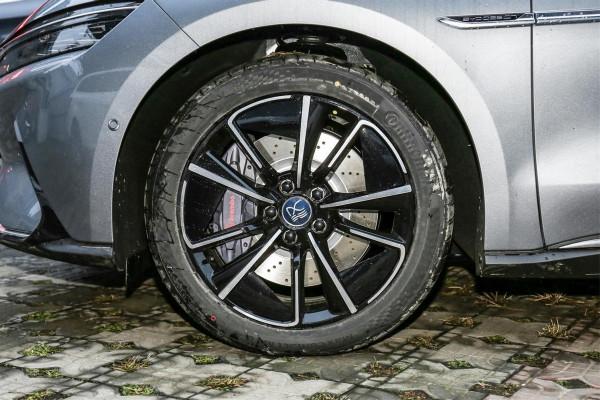 車長近5米,3.9秒破百,續航550公里,這臺比亞迪漢真了不起 車長近5米,3.9秒破百,續航550公里,這臺比亞迪漢真了不起