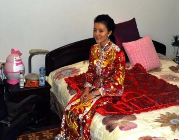 王麗雲：成名路上有淚，堅決不復婚，今女兒也步了她後塵