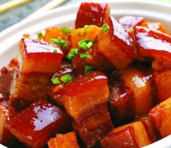 毛主席愛吃米粉肉，每次吃乾乾淨淨，埋怨廚師韓阿富捨不得給他吃