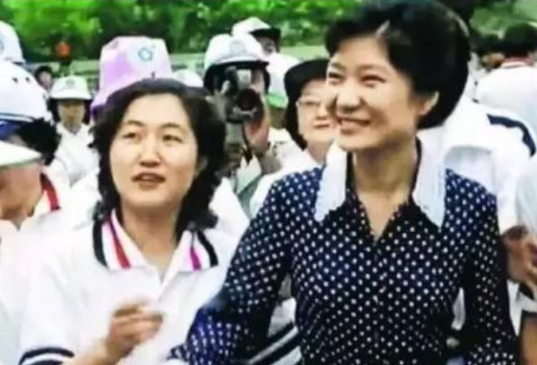 崔順實：總統背後的女人，隻手遮天操控韓國政壇，怎料因情債落馬