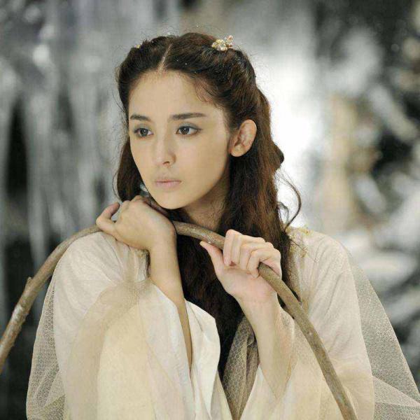 同是演女媧後人，劉亦菲唐嫣驚豔，趙麗穎&OpenCurlyDoubleQuote;雷人&rdquo;，娜扎像盲人