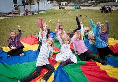 紐西蘭中小學留學:遠離大都市華人圈,感受純粹白人貴族中小學 紐西蘭中小學留學:遠離大都市華人圈,感受純粹白人貴族中小學