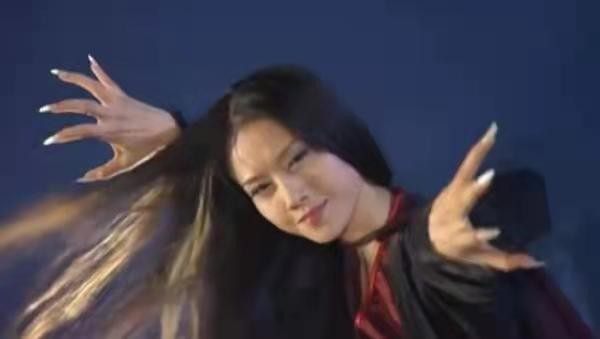 “孔雀公主”楊麗萍:63歲無兒無女,30年不吃米飯,指甲已留40年 “孔雀公主”楊麗萍:63歲無兒無女,30年不吃米飯,指甲已留40年