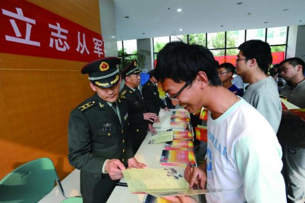 大學生入伍12年以上，不僅能獲得工作安排，還有豐厚的經濟補助