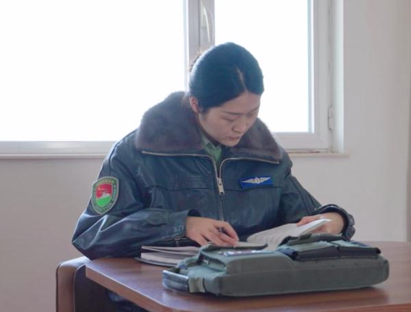 硬核!從飛殲擊機到武裝直升機,陸航首位女機長來了 硬核!從飛殲擊機到武裝直升機,陸航首位女機長來了
