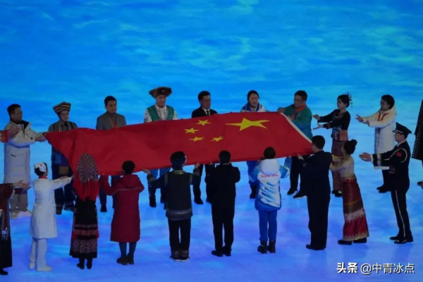 張藝謀揭秘冬奧開幕式內幕：小號手正在換牙，後臺專門有桌子給孩子寫作業，“素人表演”貫穿整場