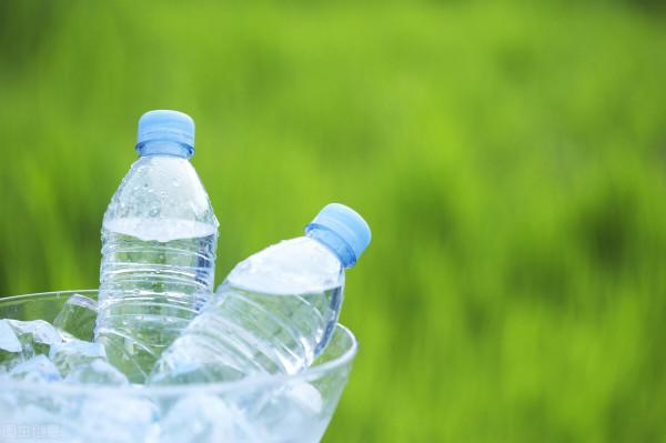 ​隔夜水到底能不能喝？喝多了會對人體有危害，大家要警惕起來