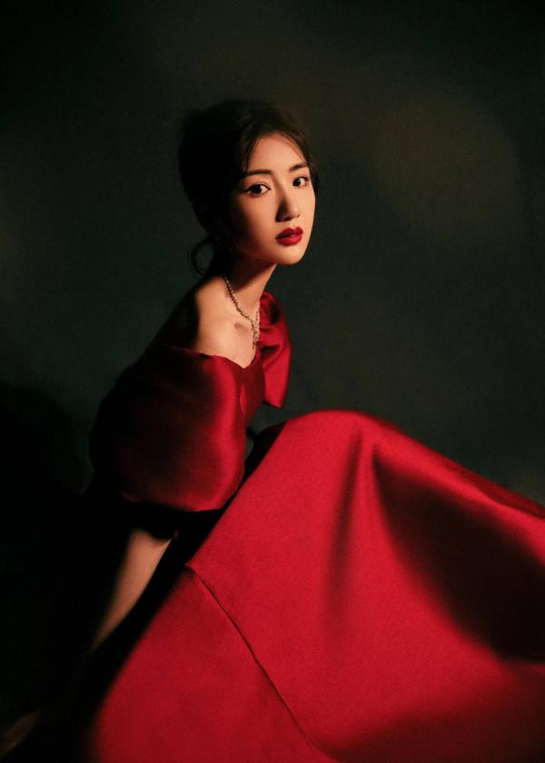 毛曉彤可以是甜美可愛的鄰家妹妹,也可以是主宰舞臺的霸氣女王 毛曉彤可以是甜美可愛的鄰家妹妹,也可以是主宰舞臺的霸氣女王