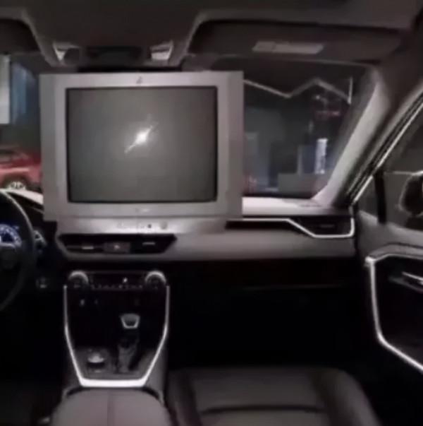 華為這波真就給手機裝了4個輪子？