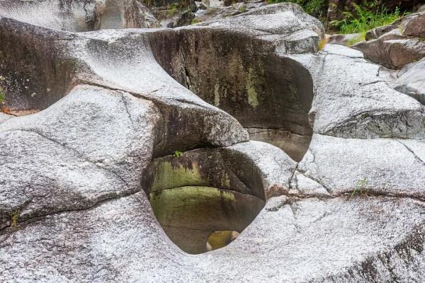 抄近路速登海拔1888米的廣東第二峰,下山途中意外受傷骨折 抄近路速登海拔1888米的廣東第二峰,下山途中意外受傷骨折