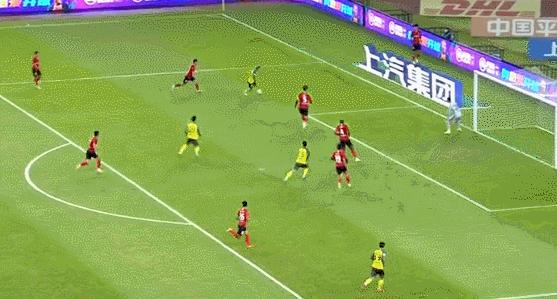 中超-廣州2-0擒10人亞泰奪第二階段首勝 鄧涵文破門楊立瑜轟世界波 中超-廣州2-0擒10人亞泰奪第二階段首勝 鄧涵文破門楊立瑜轟世界波