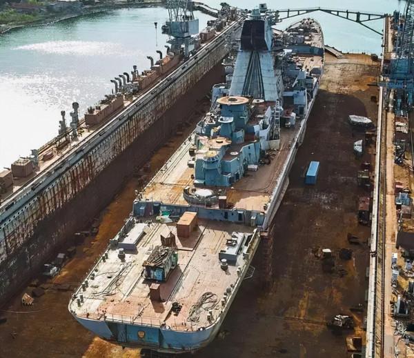 拉扎耶夫海軍上將號:昔日的海上巨無霸,現正被拆成一堆廢銅爛鐵 拉扎耶夫海軍上將號:昔日的海上巨無霸,現正被拆成一堆廢銅爛鐵