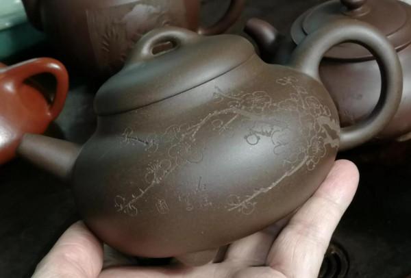 為何常聽到壺商或壺店說：“不要貪小便宜而買到化工壺。”