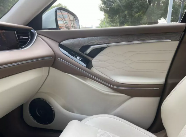 材料工程師體驗嵐圖FREE試裝車：主體已成形，細節再推敲