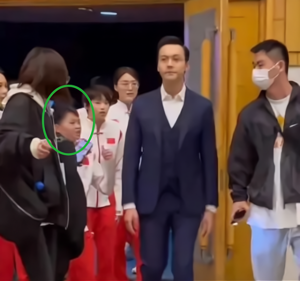 14歲全紅嬋終於登上央視晚會!穿運動裝站舞臺C位亮相,膽子真大 14歲全紅嬋終於登上央視晚會!穿運動裝站舞臺C位亮相,膽子真大