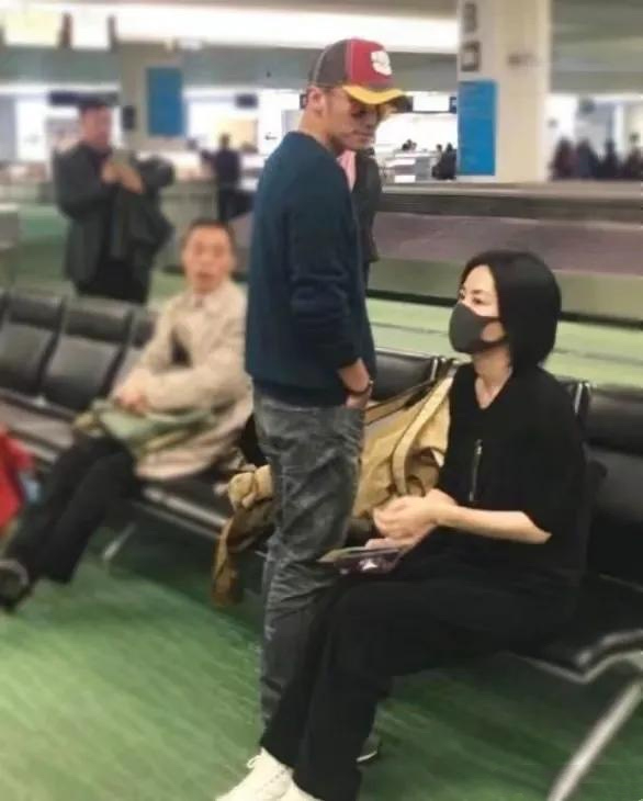 他們都定居內地了 他們都定居內地了