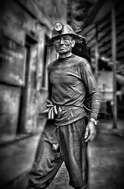 黑色黃金下的累累白骨！煤價狂漲，黑煤窯紛紛“復活”