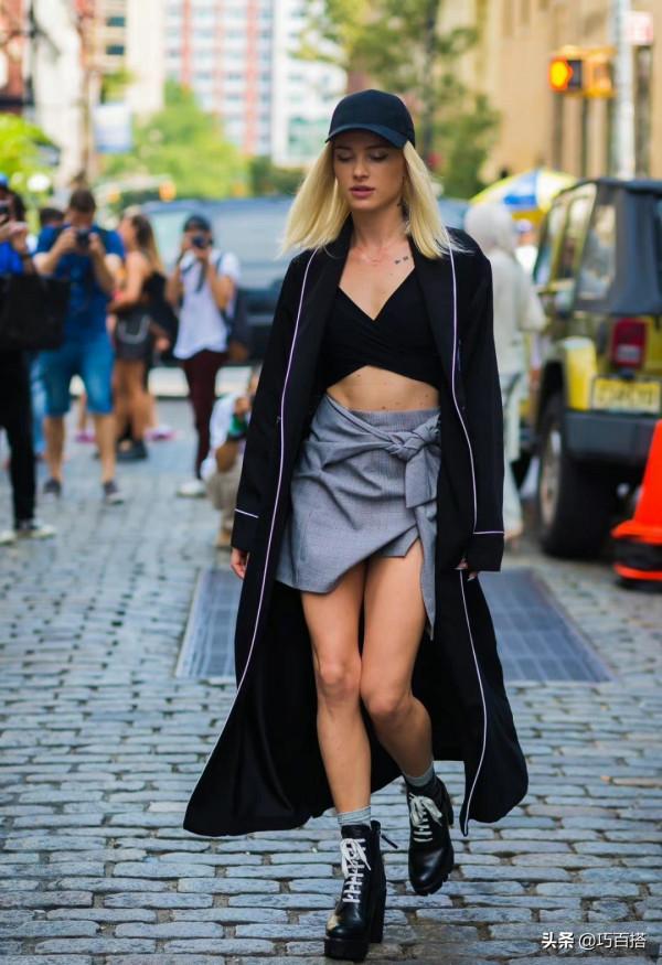 姐妹們!別再為馬丁靴穿不出精彩而煩惱了,試試光腿穿,效果賊好 姐妹們!別再為馬丁靴穿不出精彩而煩惱了,試試光腿穿,效果賊好