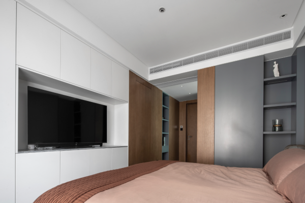 人人回家都愛亂扔衣服，為什麼她家絲毫不亂？