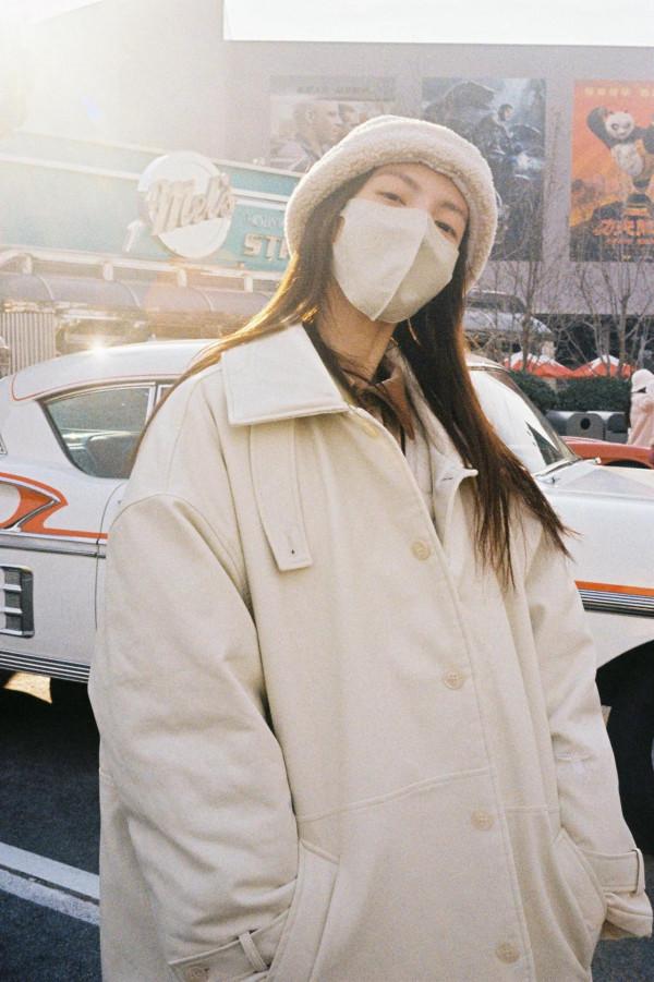 金晨環球影城遊玩庫存照，小黃人帽子也太可愛了吧！​​​