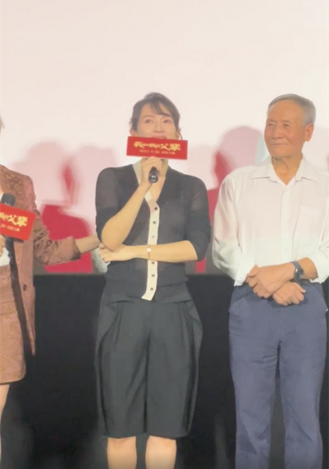 章子怡根本不用扮嫩,“奶奶衫”穿出少女感,哪像42歲三娃媽? 章子怡根本不用扮嫩,“奶奶衫”穿出少女感,哪像42歲三娃媽?