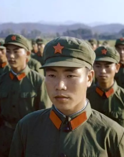 1988年恢復軍銜制時,鄧小平為何決定:軍銜設到上將為止? 1988年恢復軍銜制時,鄧小平為何決定:軍銜設到上將為止?